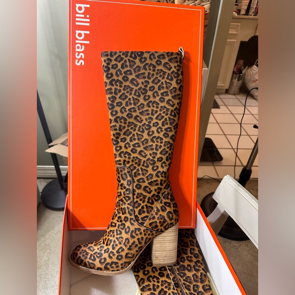 Bill Blass knee high black/brown size 8.5